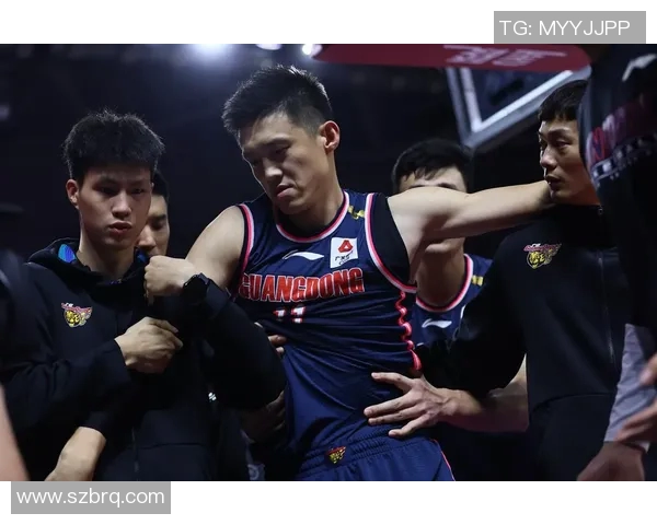 周鹏：从篮球场上的拼搏者到生活中的坚韧榜样，见证梦想与坚持的力量