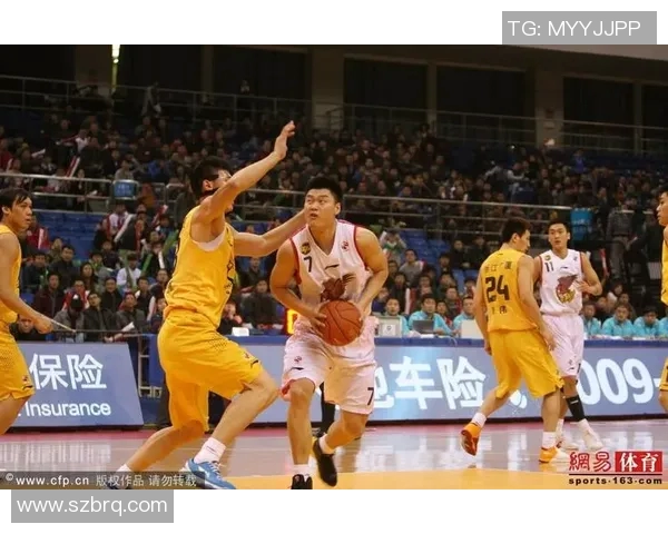 第30轮精彩对决广东队迎战青岛队争夺季后赛名额的关键战役 第30轮精彩对决广东队迎战青岛队争夺季后赛名额的关键战役