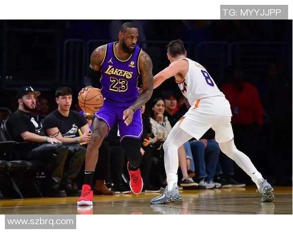 湖人队与太阳队首节激战回顾球员表现与战术分析