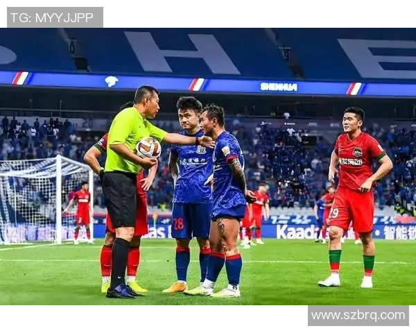 城南足球俱乐部迎战FC首尔争夺联赛关键三分的激烈对决